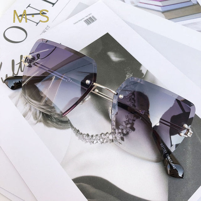 2019 New Oversized Mirrored Sunglasses Models For women