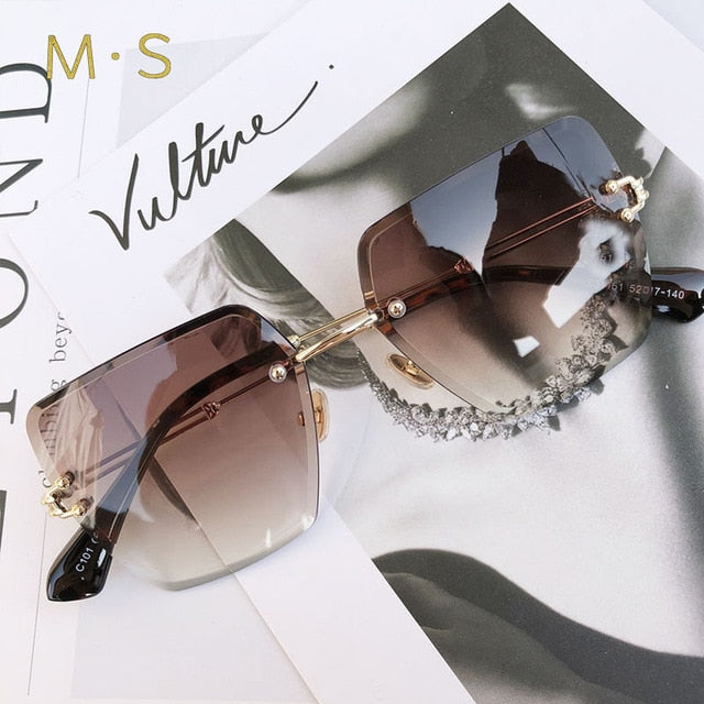 2019 New Oversized Mirrored Sunglasses Models For women
