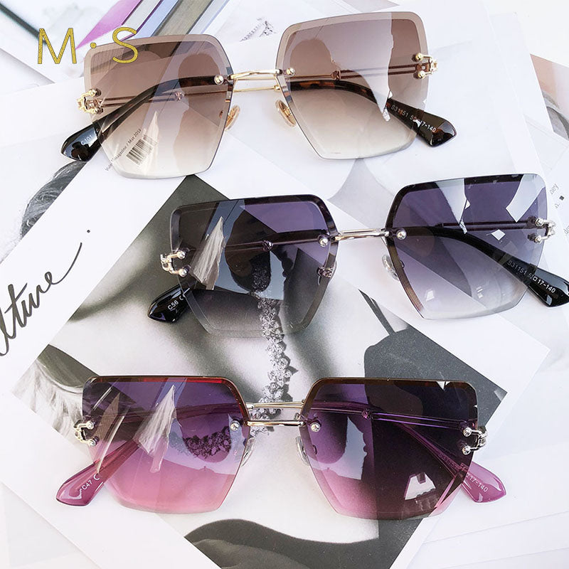2019 New Oversized Mirrored Sunglasses Models For women