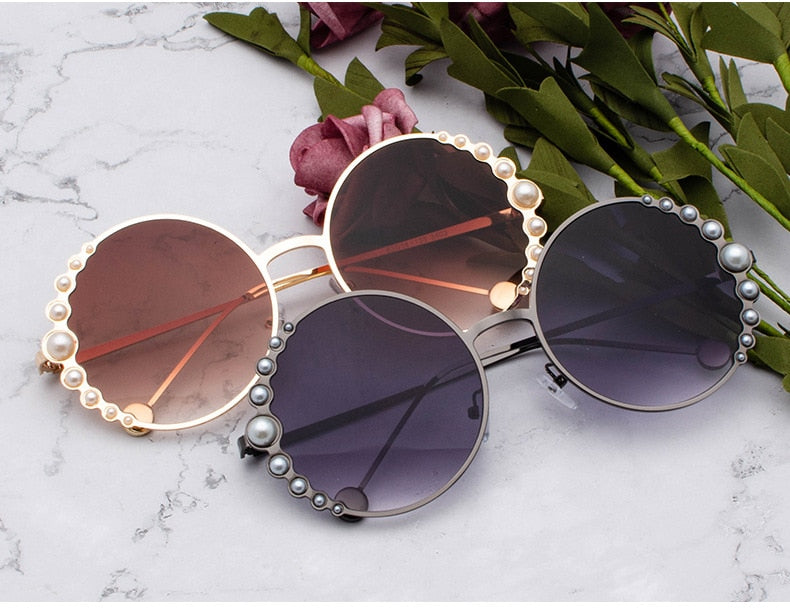 Luxury Oversized Round Sunglasses Women Fashion Cat Eye Pearl Sunglasses Vintage Models